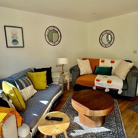 Family Home In Seaside Town Hastings Bagian luar foto