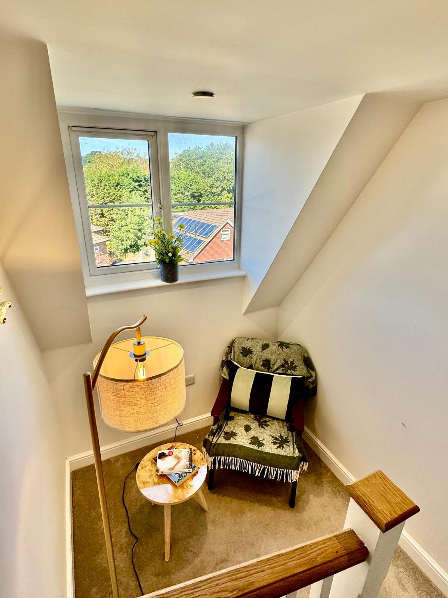 Family Home In Seaside Town Hastings Bagian luar foto